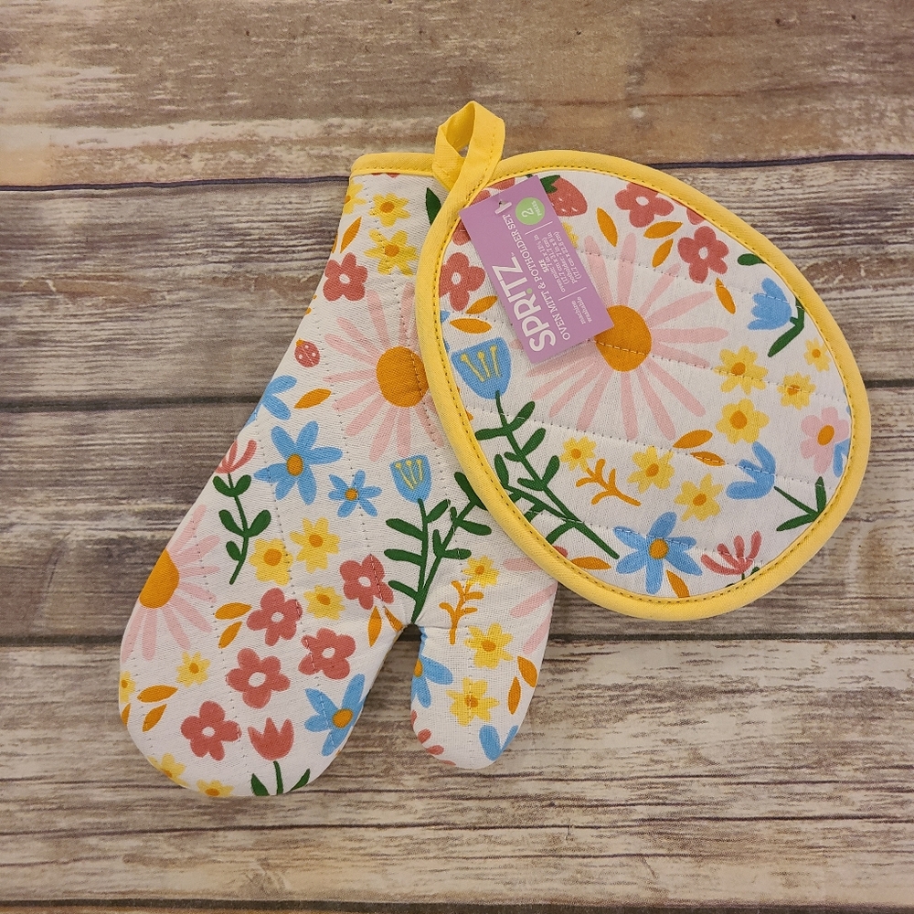 Spritz Floral Spring/Easter Oven Mitt and Pot Holder Set